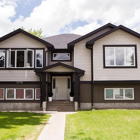 Executive Home - Long Stays Welcome - Garage Parking - Free Wifi & Netflix Edmonton Eksteriør billede
