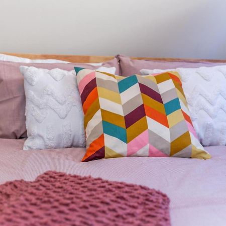 Executive Home - Long Stays Welcome - Garage Parking - Free Wifi & Netflix Edmonton Værelse billede