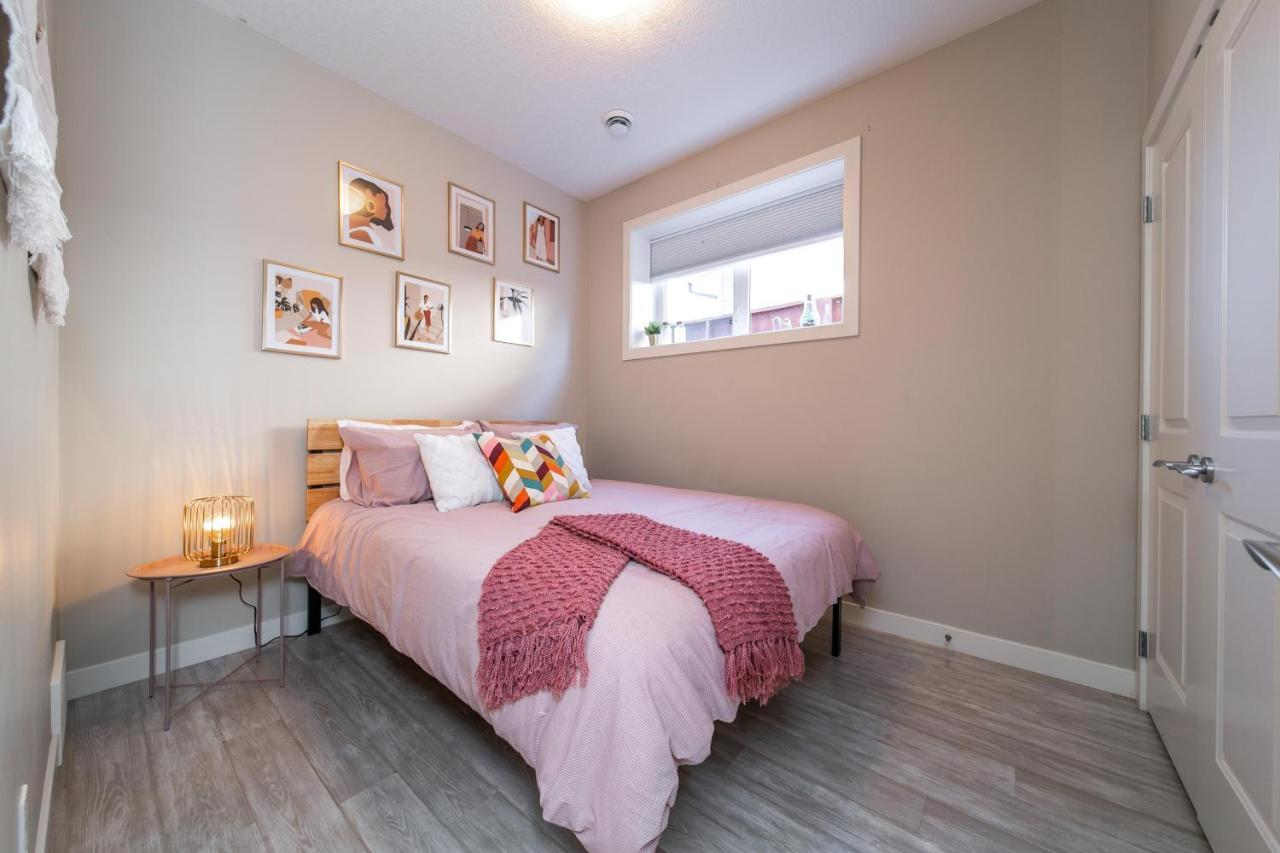 Executive Home - Long Stays Welcome - Garage Parking - Free Wifi & Netflix Edmonton Eksteriør billede