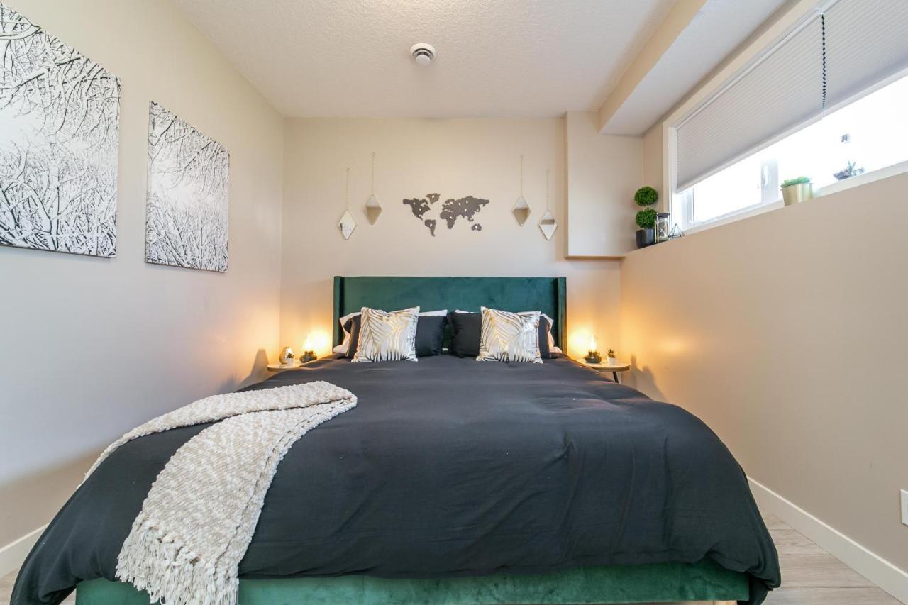Executive Home - Long Stays Welcome - Garage Parking - Free Wifi & Netflix Edmonton Eksteriør billede