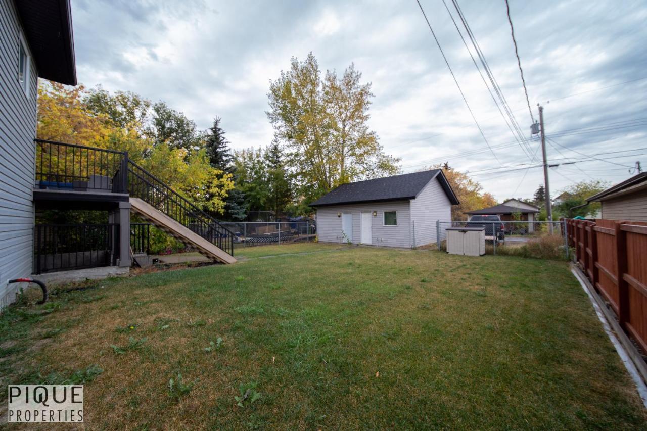 Executive Home - Long Stays Welcome - Garage Parking - Free Wifi & Netflix Edmonton Eksteriør billede