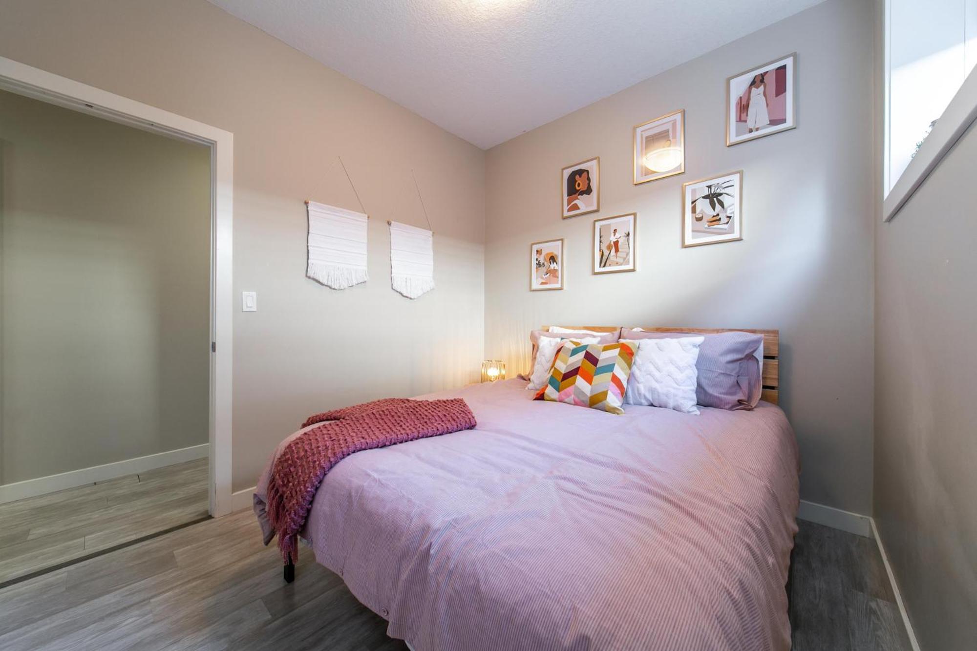 Executive Home - Long Stays Welcome - Garage Parking - Free Wifi & Netflix Edmonton Værelse billede