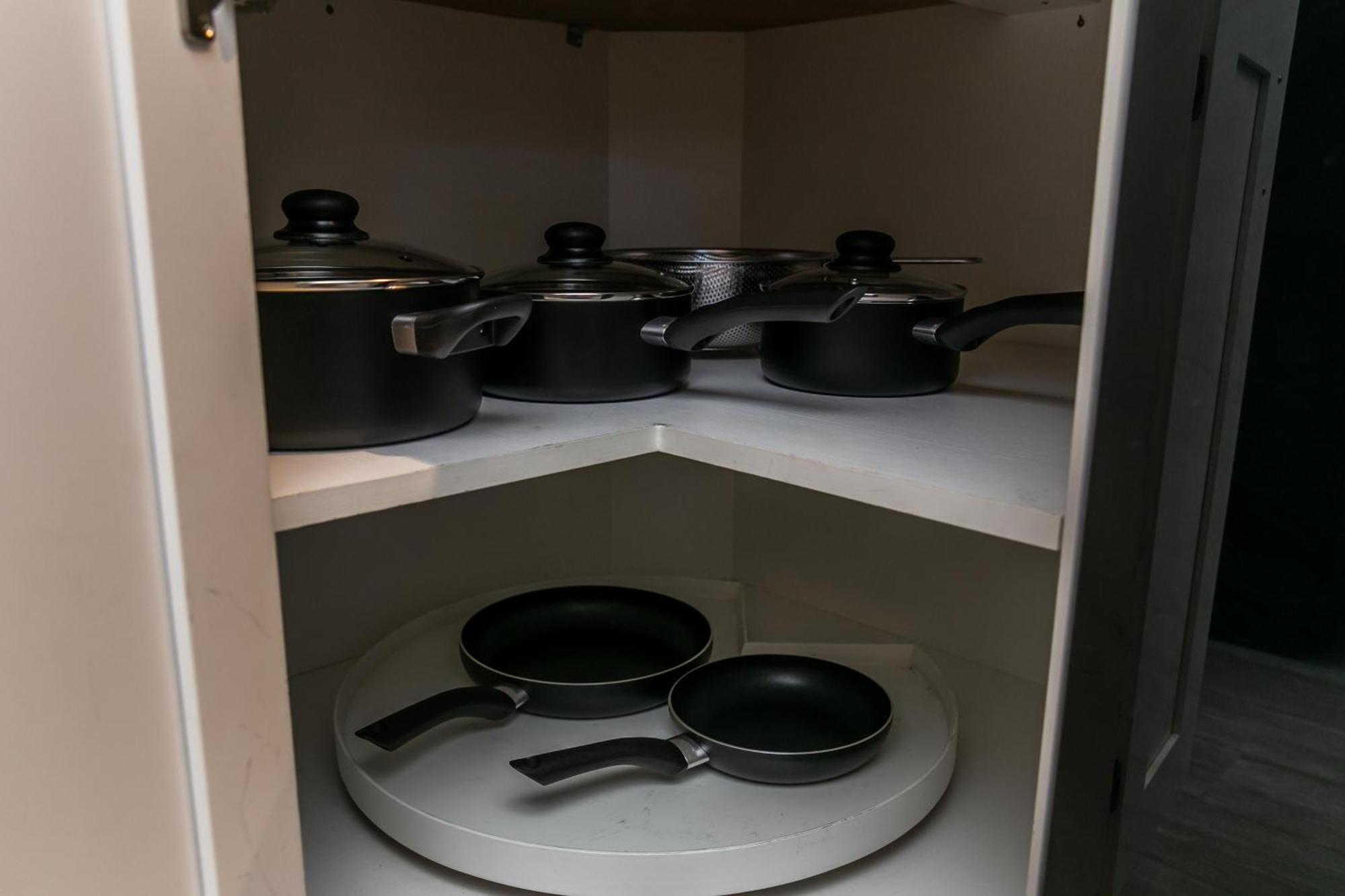 Executive Home - Long Stays Welcome - Garage Parking - Free Wifi & Netflix Edmonton Værelse billede