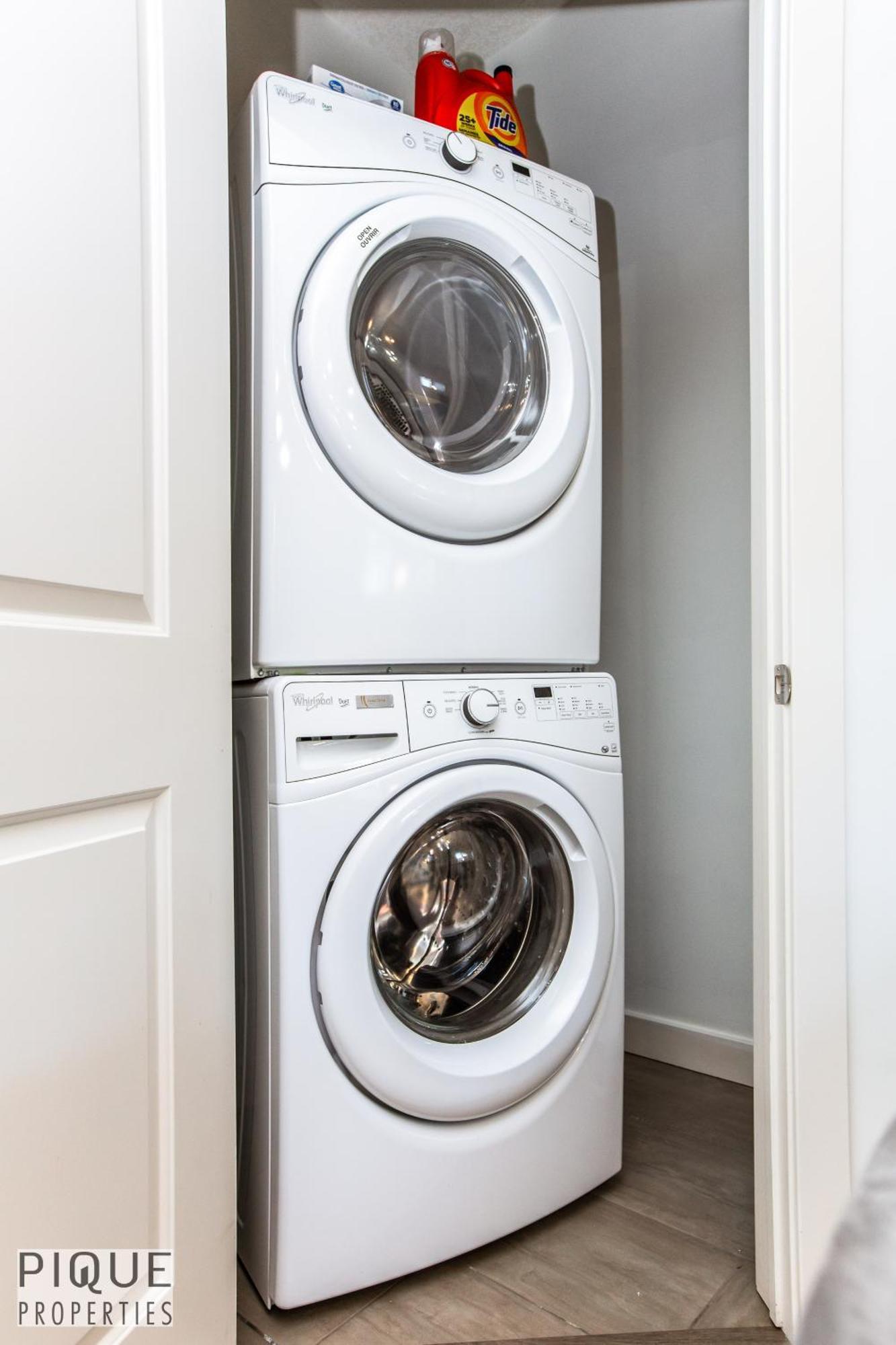 Executive Home - Long Stays Welcome - Garage Parking - Free Wifi & Netflix Edmonton Værelse billede