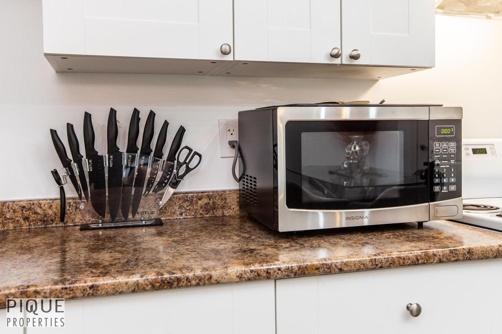 Executive Home - Long Stays Welcome - Garage Parking - Free Wifi & Netflix Edmonton Værelse billede