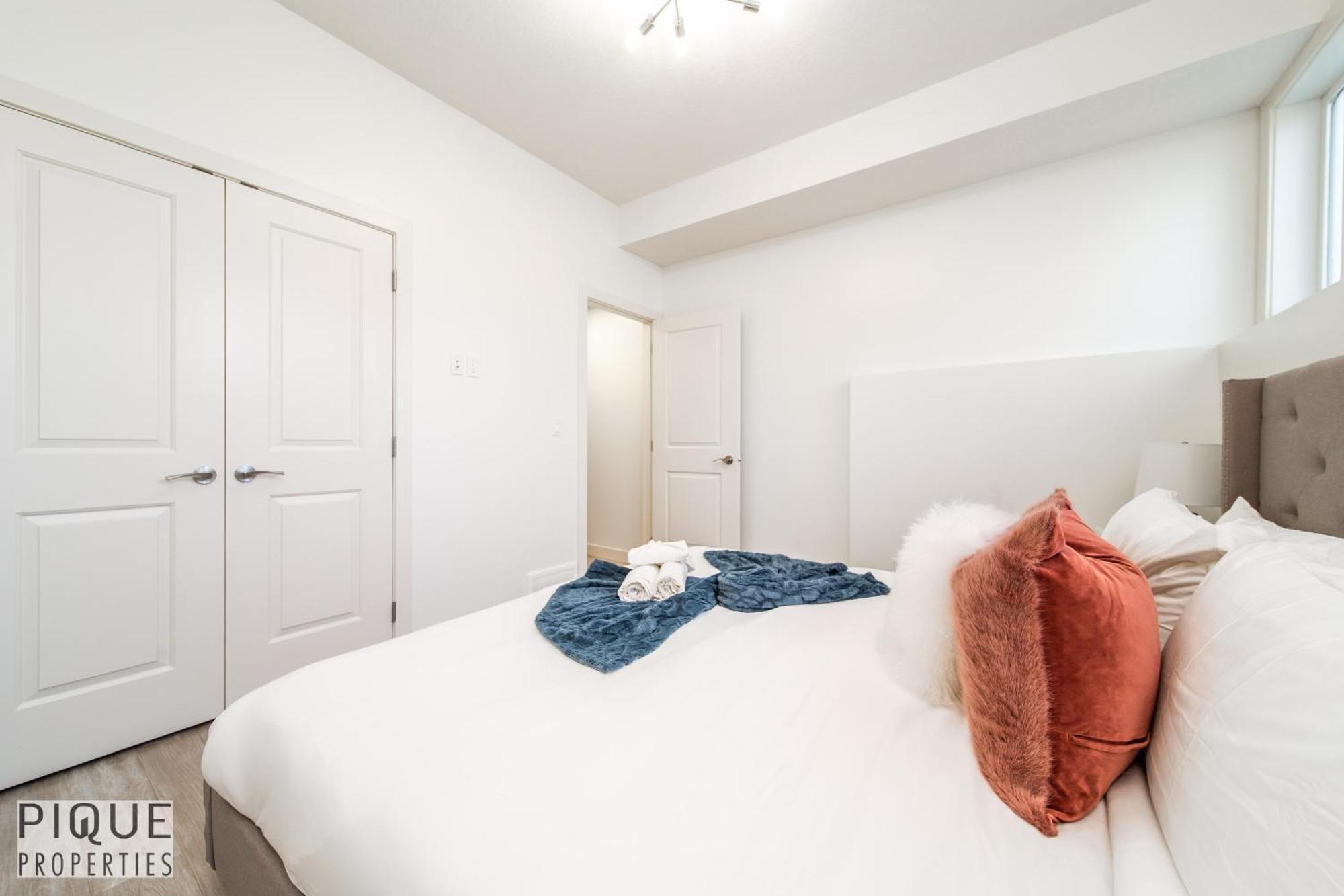 Executive Home - Long Stays Welcome - Garage Parking - Free Wifi & Netflix Edmonton Værelse billede