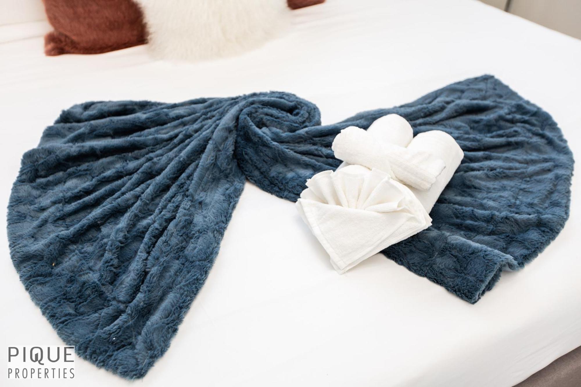 Executive Home - Long Stays Welcome - Garage Parking - Free Wifi & Netflix Edmonton Værelse billede