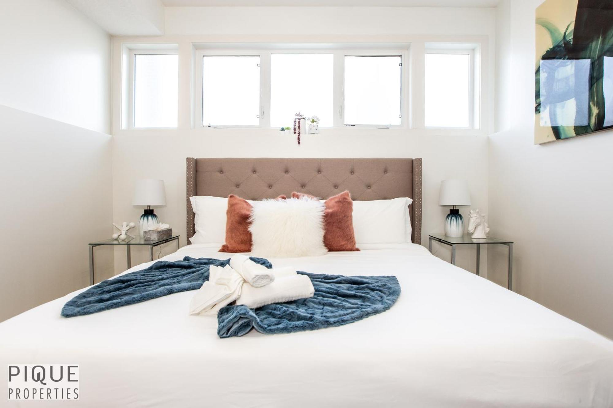 Executive Home - Long Stays Welcome - Garage Parking - Free Wifi & Netflix Edmonton Værelse billede