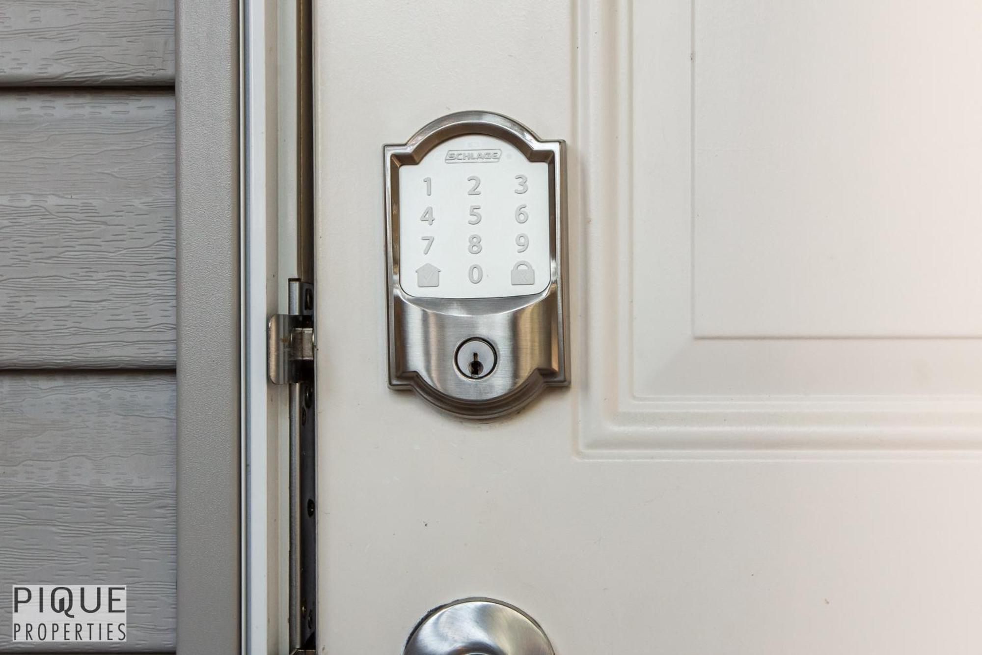 Executive Home - Long Stays Welcome - Garage Parking - Free Wifi & Netflix Edmonton Værelse billede