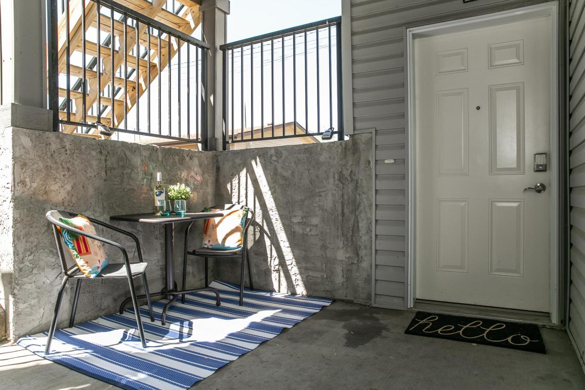 Executive Home - Long Stays Welcome - Garage Parking - Free Wifi & Netflix Edmonton Værelse billede