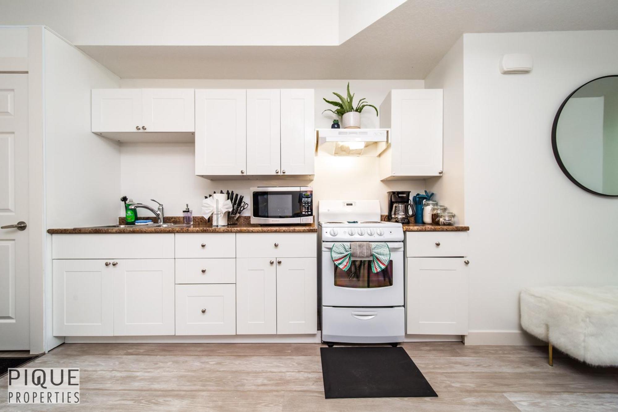 Executive Home - Long Stays Welcome - Garage Parking - Free Wifi & Netflix Edmonton Værelse billede