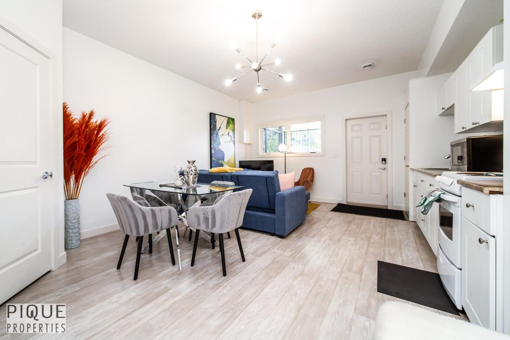 Executive Home - Long Stays Welcome - Garage Parking - Free Wifi & Netflix Edmonton Værelse billede
