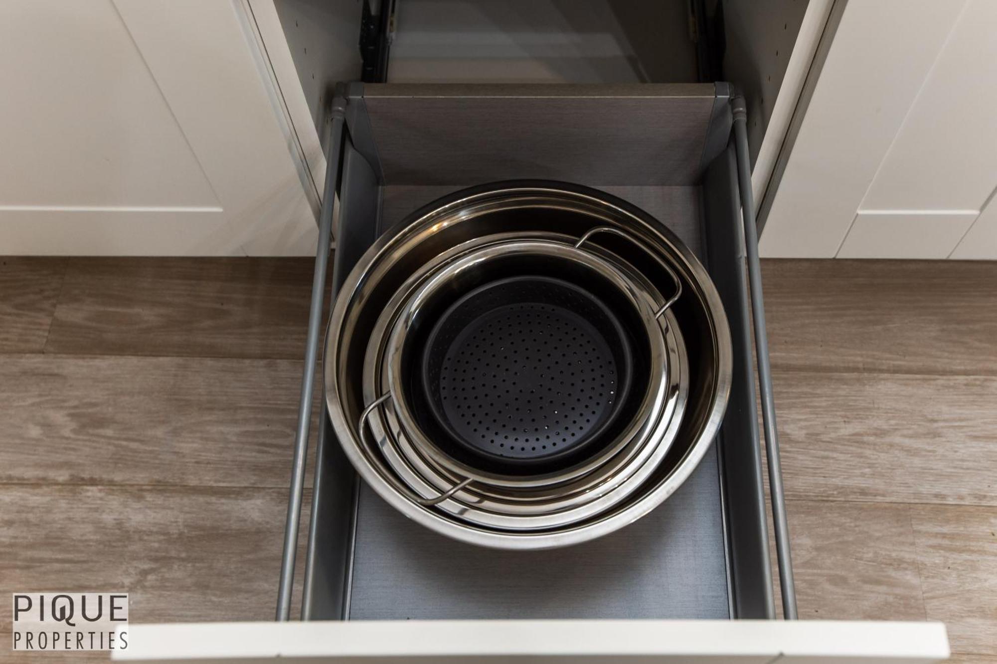 Executive Home - Long Stays Welcome - Garage Parking - Free Wifi & Netflix Edmonton Værelse billede