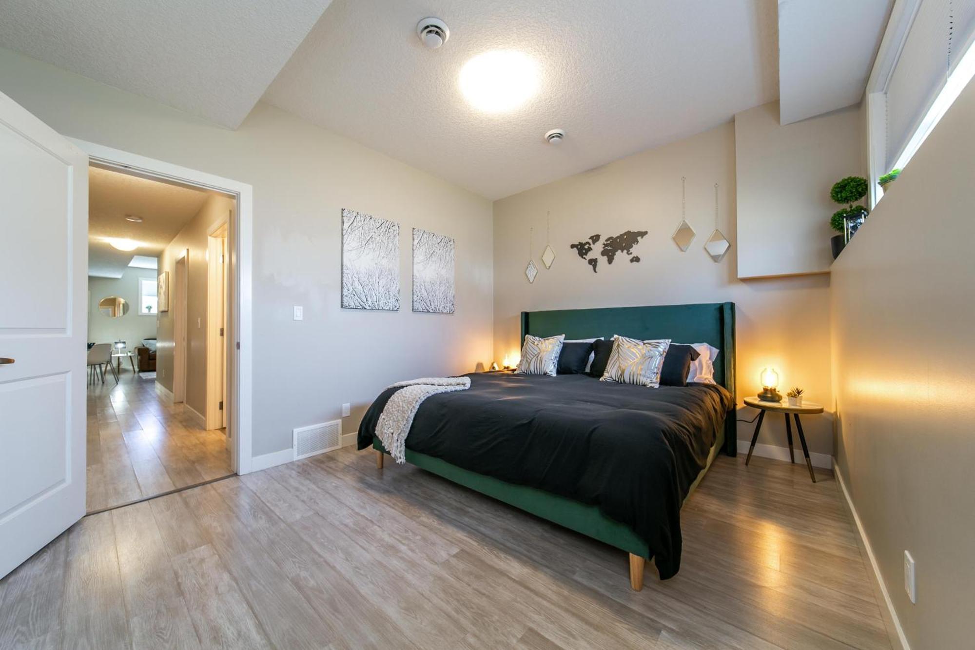 Executive Home - Long Stays Welcome - Garage Parking - Free Wifi & Netflix Edmonton Værelse billede