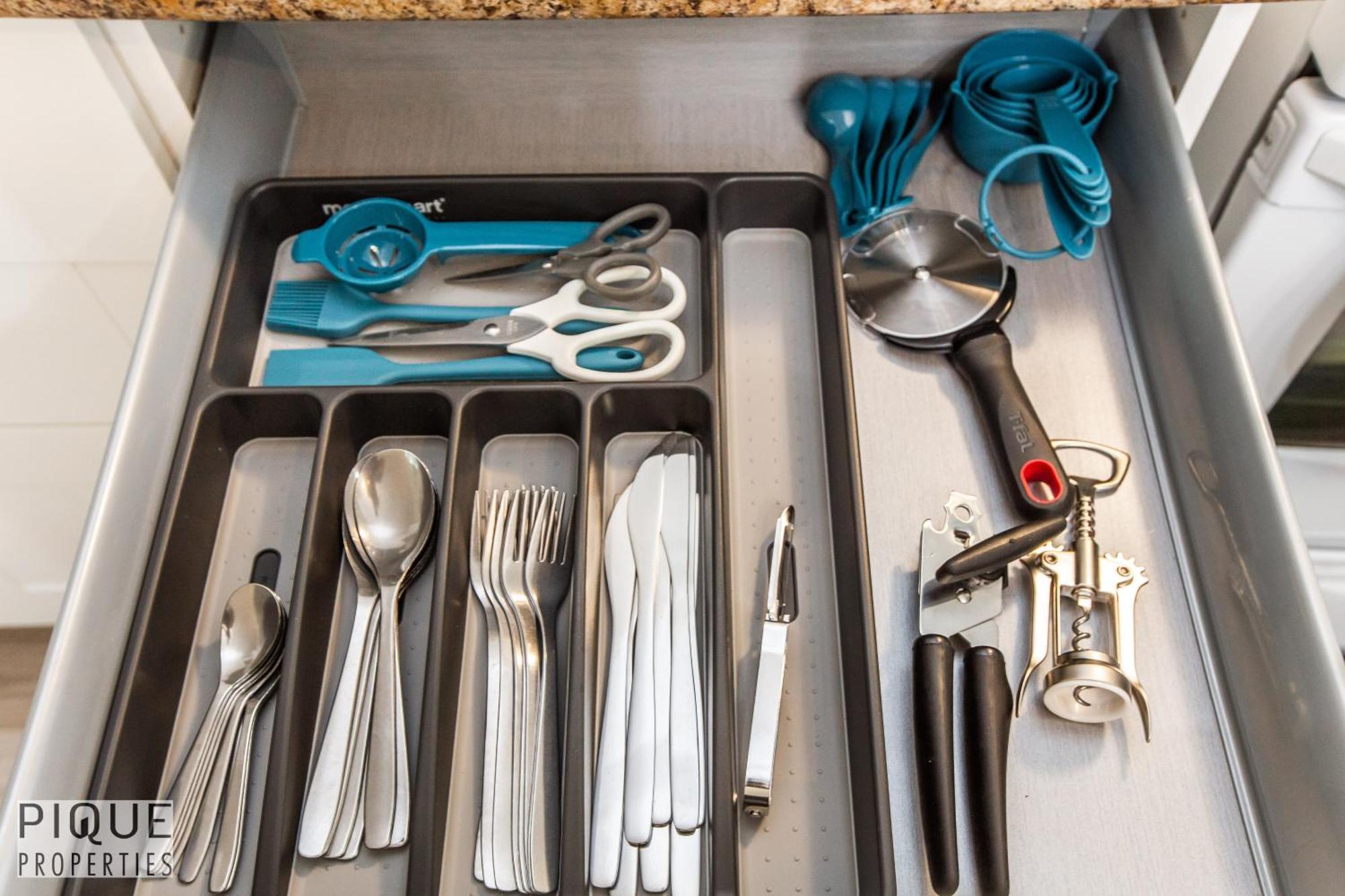 Executive Home - Long Stays Welcome - Garage Parking - Free Wifi & Netflix Edmonton Værelse billede