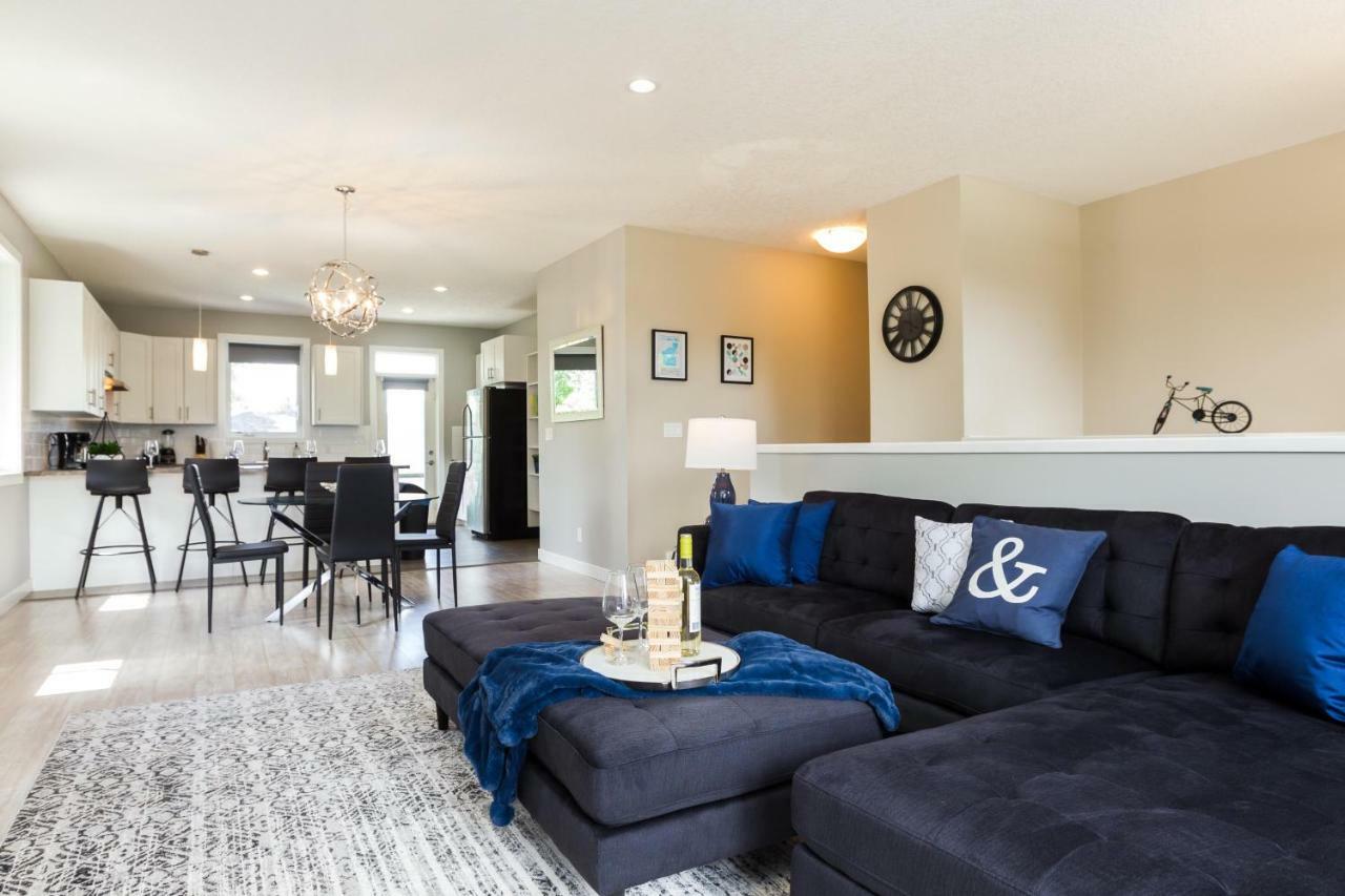 Executive Home - Long Stays Welcome - Garage Parking - Free Wifi & Netflix Edmonton Eksteriør billede