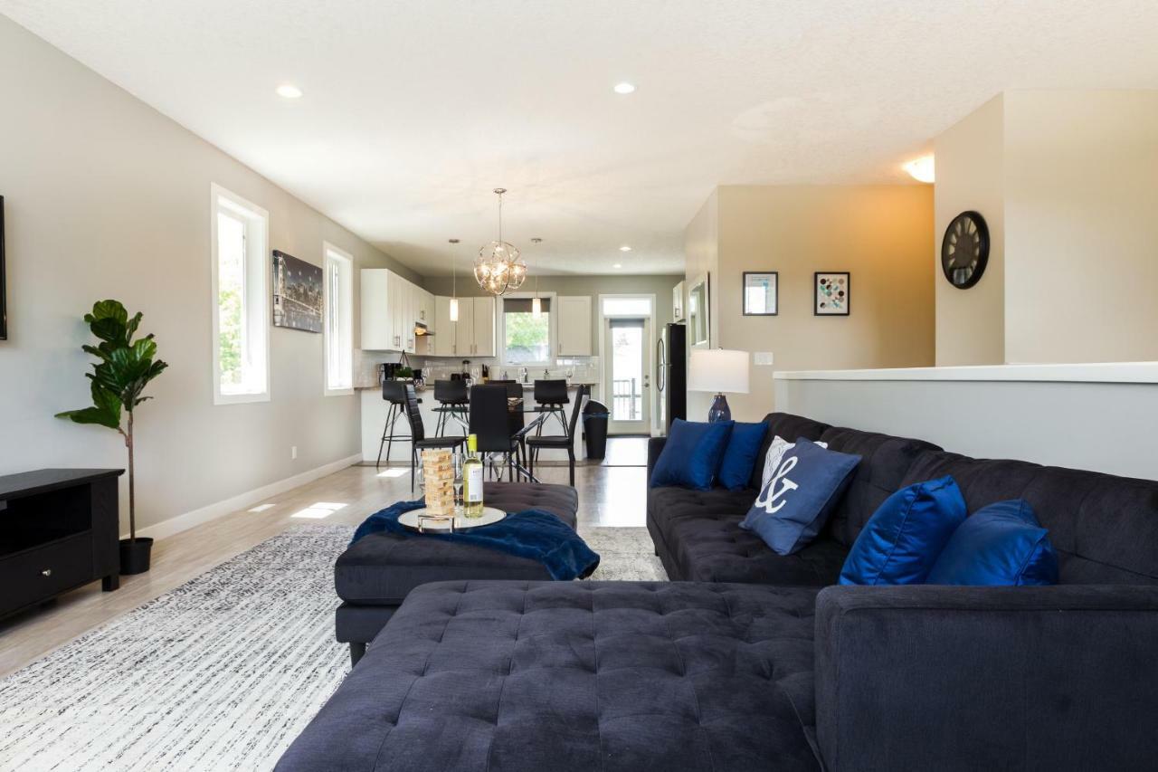 Executive Home - Long Stays Welcome - Garage Parking - Free Wifi & Netflix Edmonton Eksteriør billede